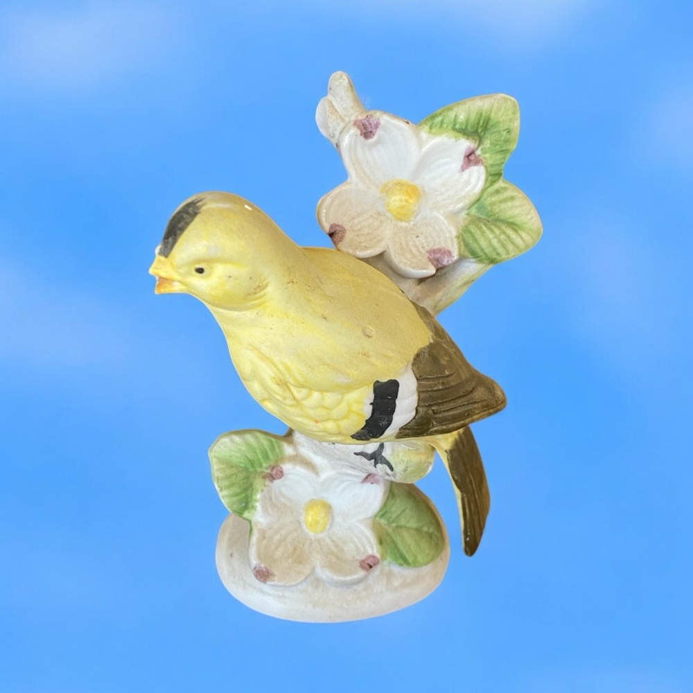 Vintage Ardco Japan Goldfinch Bird Figurine C-3052 Mid Century As-Is - Picture 3 of 7